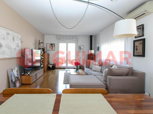 Piso en venta en Sant Just Desvern, La Miranda Can Candeler. Residencia de Lujo, Confort y Versatilidad en La Miranda, Sant Just Desvern Presentamos esta excepcional propiedad ubicada en el c. Pisos.