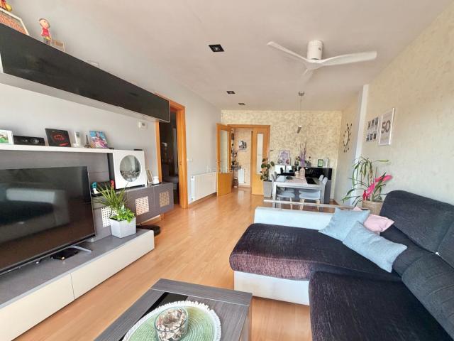 Piso en venta en Sant Martí Sarroca. Amplio y luminoso piso familiar de 134 m² con terraza, parking y piscina en Sant Martí Sarroca. Pisos Sant Martí.