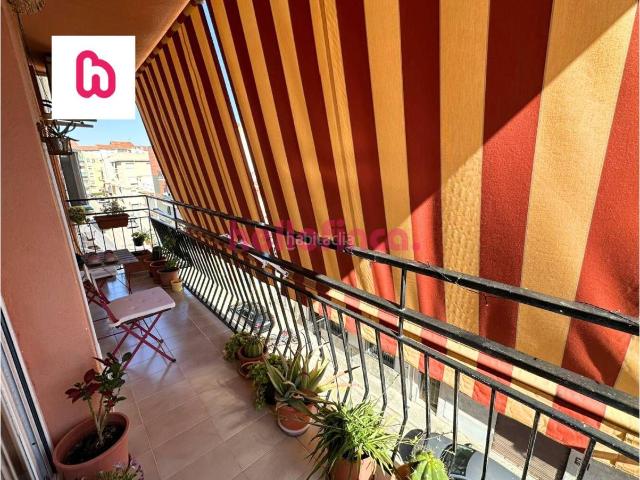 Piso en venta en Sant Pere de Ribes, Les Roquetes. Amplia vivienda exterior con balcón y gran luminosidad en Les Roquetes. Pisos Sant Pere de.