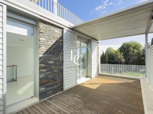 Piso en venta en Sant Pere de Ribes, Mas d´En Serra Els Cards. Piso de 130 m2 con piscina, vistas y terraza en venta en Sant Pere de Ribes. Pisos Sant Pere de.