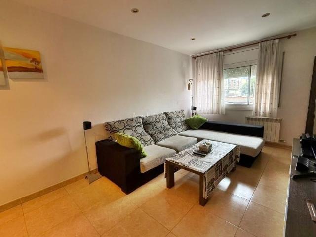 Piso en venta en Sant Vicenç dels Horts. Tu próximo hogar te está esperando: 3 dormitorios, terraza, parking y trastero incluidos. Pisos Sant Vicenç dels.