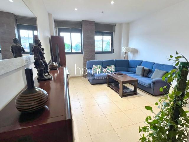 Piso en venta en Santa Margarida i els Monjos, Els Monjos. ¡Práctico piso en planta baja en Santa Margarida i Els Monjos 73m² con parking, trastero, ascensor y terraza!. Pisos Santa Margarida i els.