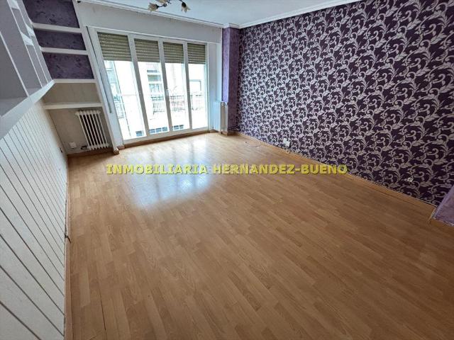 Piso en venta en Santa Marta de Tormes. Recién Rebajado!Piso en venta en Santa Marta de Tormes, concretamente en la Calle Ciudad de Ávila. Es una 1ª planta con ascensor. Pisos Santa Marta de.