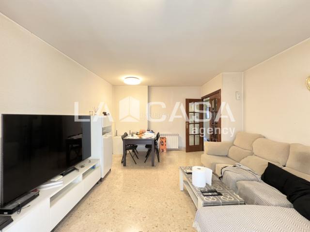 Piso en venta en Santa Coloma de Gramenet, Fondo. Piso Carrer de la Circumval.lació, Santa Coloma de Gramenet. RAFAELPisos Santa Coloma de.