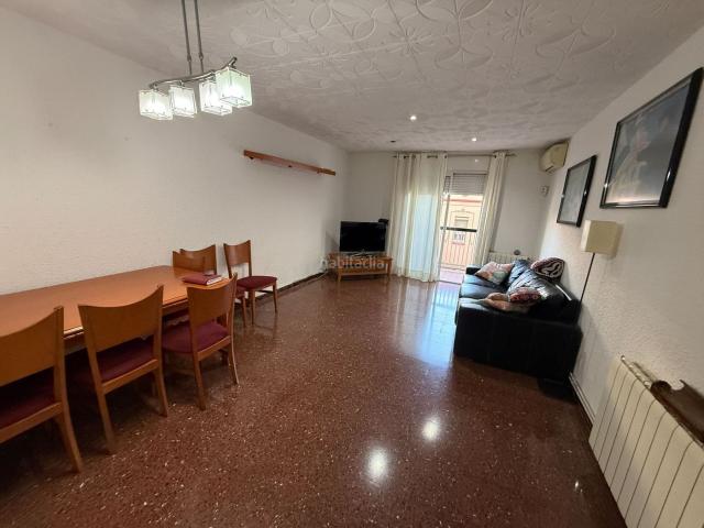 Piso en venta en Santa Coloma de Gramenet, Riu Sud. Piso en venta en calle San Joaquín Amplia vivienda de 125 m con patio. Pisos Santa Coloma de.