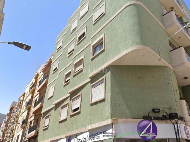 Piso en venta en Santa Cruz de Tenerife, Toscal. Se vende Piso de 4 habitaciones con ascensor y balcón en Calle La Rosa, Santa Cruz centro. Pisos Santa Cruz de.