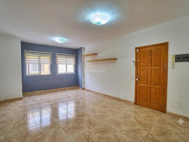 Piso en venta en Santa Lucía de Tirajana, Vecindario El Doctoral Cruce de Sardina. Amplio piso de 3 dormitorios con garaje, trastero y ascensor. Pisos Santa Lucía de.
