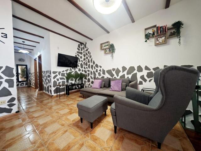 Piso en venta en Santa Lucía de Tirajana, Vecindario El Doctoral Cruce de Sardina. Espectacular piso con terraza en Vecindario. Pisos Santa Lucía de.
