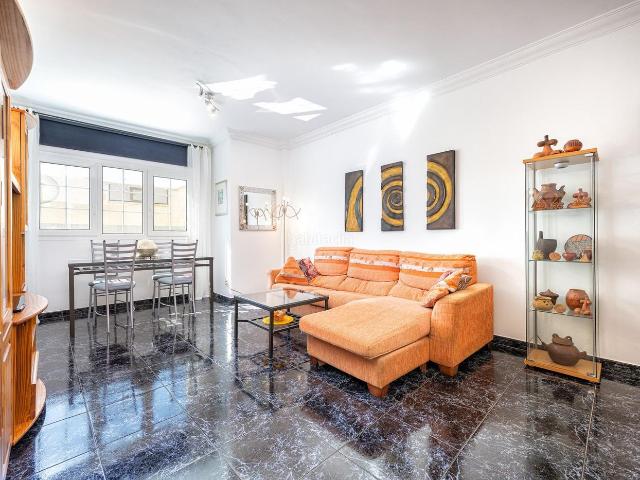 Piso en venta en Santa Lucía de Tirajana, Vecindario El Doctoral Cruce de Sardina. Listo para Entrar a Vivir! Amplio Piso de 3 Dormitorios y 2 baños con Garaje Incluido y 2 Baños. Pisos Santa.