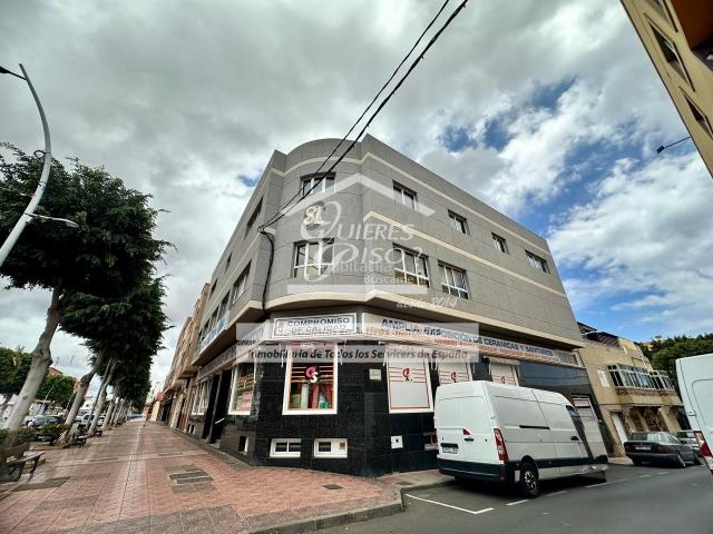 Piso en venta en Santa Lucía de Tirajana, Vecindario El Doctoral Cruce de Sardina. Oportunidad para Inversores! 3 Viviendas Diáfanas 362 m en Avda. de Canarias. Pisos Santa Lucía de.