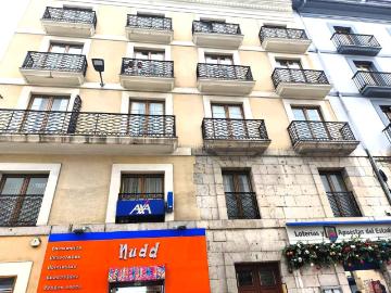 Piso en venta en Santander, Centro Ayuntamiento. APARTAMENTO PARA REFORMAR EN EL CENTRO. Pisos.