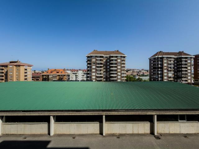 Piso en venta en Santander, Los Castros. Piso con terraza a la venta en Fernando de Los Rios. Pisos.