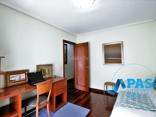 Piso en venta en Santander, Numancia San Fernando. Zona calle San Fernando en Santander, en el EDIFICIO PLACINSA. En venta amplio piso de 3 dormitorios, 2 baños, con ascensor, garaj. Pisos.