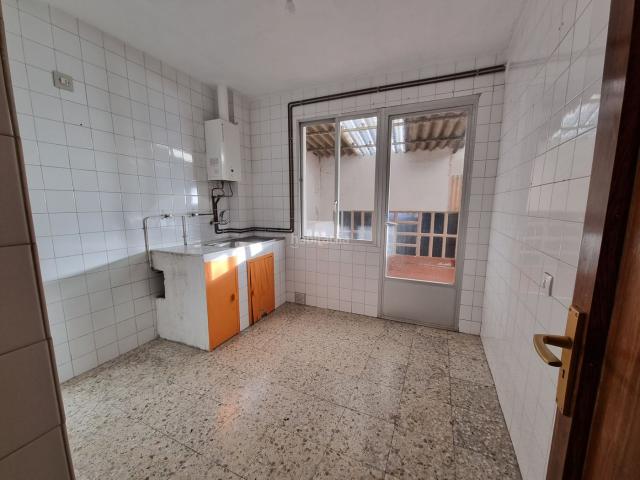Piso en venta en Santiago de Compostela, Concheiros Fontiñas. Piso para reformar en Rúa Cotaredo, posibilidad dúplex. Pisos Santiago de.