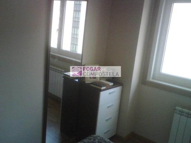 Piso en venta en Santiago de Compostela, Castiñeiriño Cruceiro de Sar. gran oportunidad! ideal inversión! ALTA RENTABILIDAD se vende piso en la calle isidro parga Pondal zona del corte.