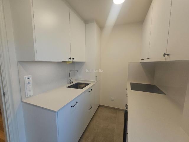 Piso en venta en Santiago de Compostela, Ensanche Sar. DÚPLEX AMPLIO REFORMADO CON GARAJE Y TRASTERO. Pisos Santiago de.