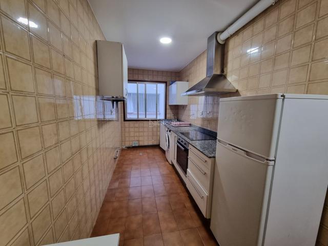 Piso en venta en Santiago de Compostela, Ensanche Sar. Piso exterior muy luminoso con excelentes vistas y garaje. Pisos Santiago de.