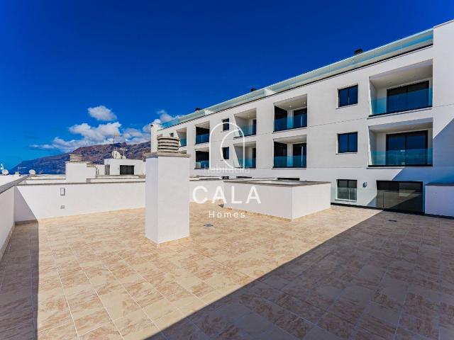 Piso en venta en Santiago del Teide, Puerto de Santiago. Amplio Apartamento de 3 Habitaciones con Vistas Panorámicas al Mar. Pisos Santiago del.