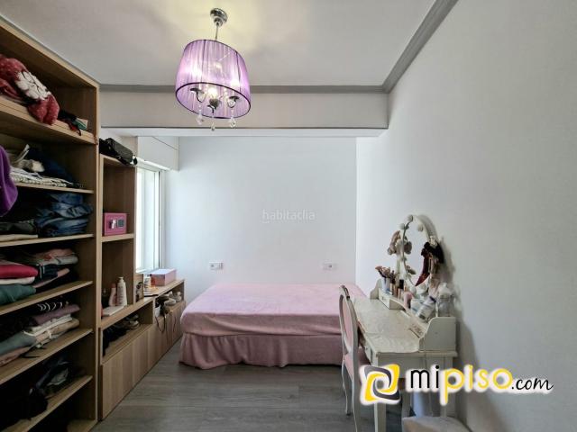 Piso en venta en Santoña. Descubra su nuevo hogar en el corazón de Santoña, un encantador pueblo marinero en la costa cántabra, donde la brisa marina y la t. Pisos.