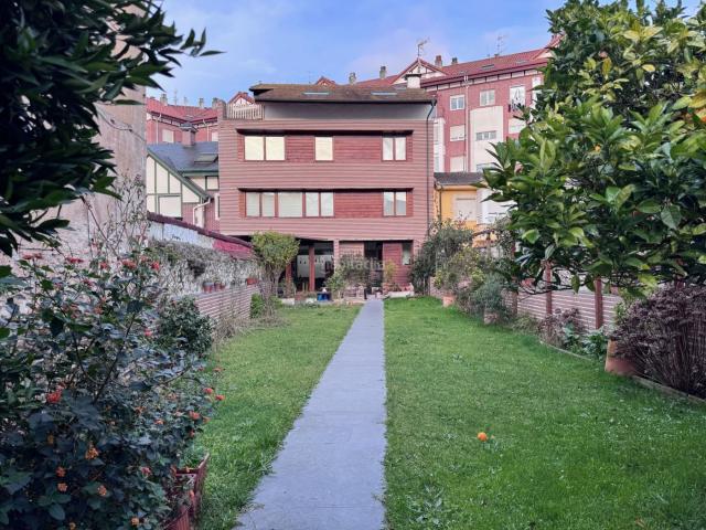 Piso en venta en Santoña. Piso en comunidad privada junto a Paseo Marítimo. Pisos.