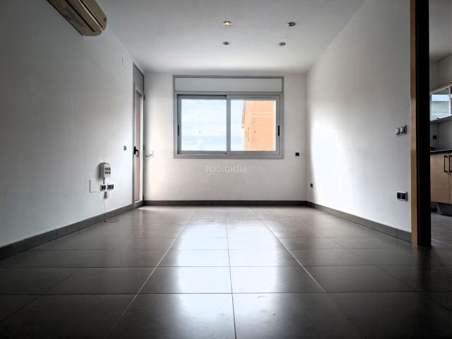 Piso en venta en Santpedor. PIso de habitaciones con balcón y trastero. Pisos.