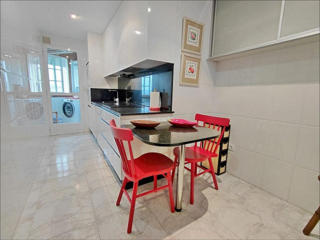 Piso en venta en Sanxenxo, Sanxenxo Pueblo. Piso en Sanxenxo 2 Dormitorios, 1 baño, Ascensor, Garaje y Trastero. Pisos.