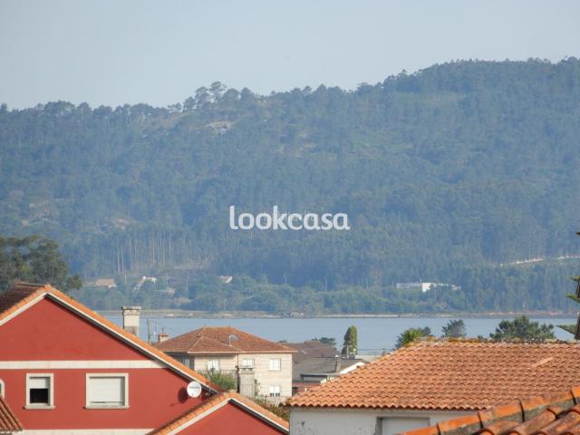 Piso en venta en Sanxenxo, Vilalonga. Sanxenxo Vilalonga. Piso amplio en urbanización tranquila a un paso del centro, con terraza desde donde se divisa la Ría. Pisos.