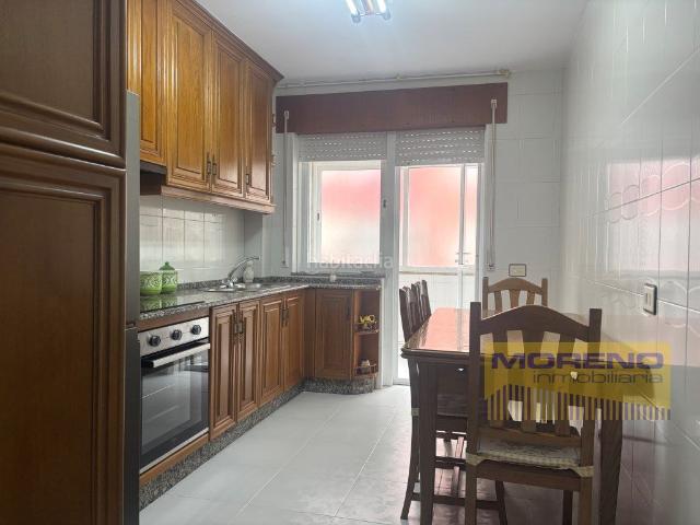 Piso en venta en Sarria. Piso en Sarria con 3 dormitorios, garaje y ascensor listo para entrar a vivir. Pisos.