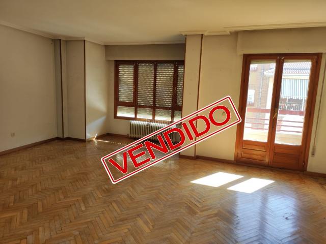 Piso en venta en Segovia, Ezequiel González Conde de Sepúlveda. Piso en venta en José Zorrilla, 5 dormitorios. Pisos.