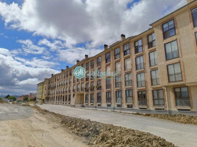 Piso en venta en Segovia, Sector Plaza de Toros. Piso en venta en Nueva Segovia, 4 dormitorios. Pisos.