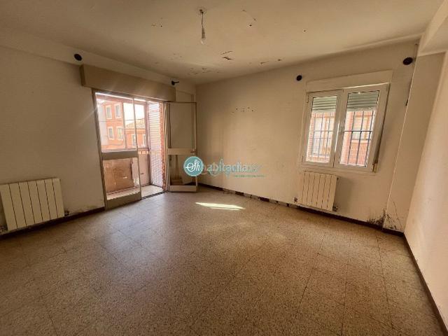 Piso en venta en Segovia, Via Romana. Piso en venta en Vía Roma, 4 dormitorios. Pisos.