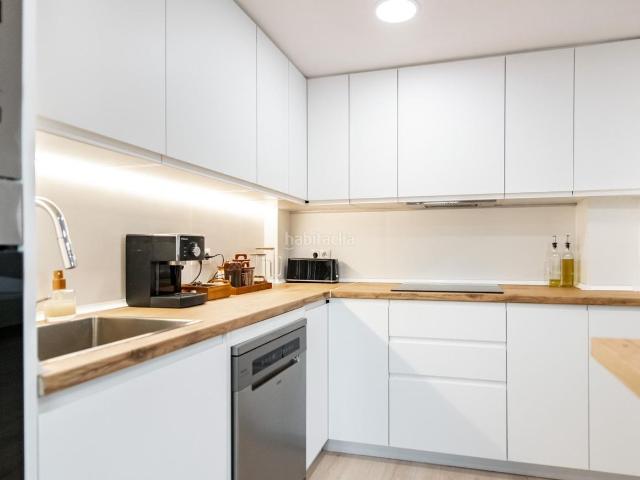 Piso en venta en Segur de Calafell, Segur de Calafell Nucli Urbà Costa Dorada. Dúplex reformado con acceso independiente y gran garaje cerca del mar. Pisos Segur de.