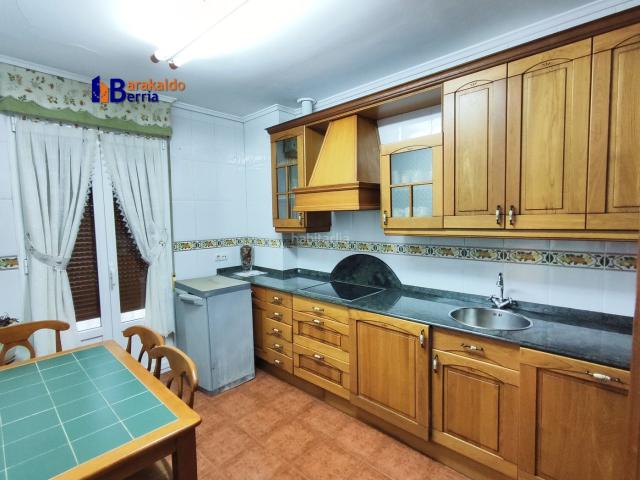 Piso en venta en Sestao, Txabarri La Unión Vista Alegre. Oportunidad en el corazón de Sestao: Piso renovado, exterior y muy céntrico. Pisos.