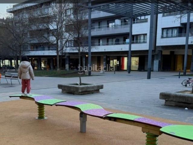 Piso en venta en Seu d´Urgell La. Oportunidad inmejorable, amublado, 3 habitaciones, zona excelente, 2 plazas de parkin cerrado. Pisos Seu d´Urgell.