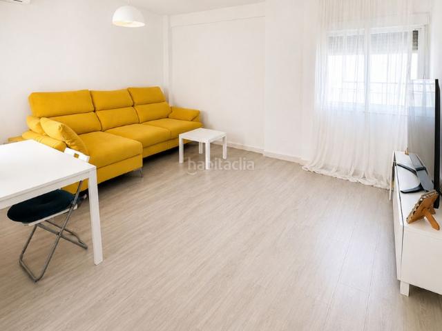 Piso en venta en Sevilla, Bellavista. SE VENDE PRECIOSO PISO TOTALMENTE REFORMADO EN BELLAVISTA, JUSTO AL HOSPITAL DEL VALME, LISTO PARA ENTRAR A VIVIR. Pisos.