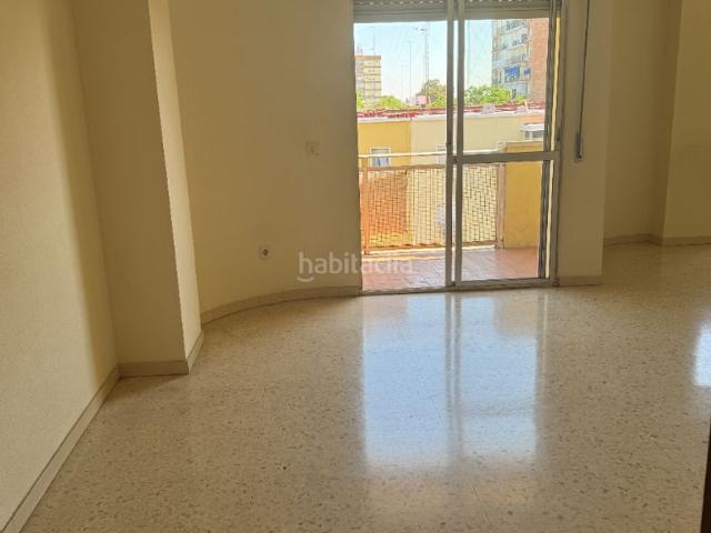 Piso en venta en Sevilla, El Plantinar Avda. La Paz El Juncal. Piso ideal para familias o para inversión. Pisos.