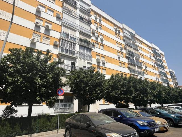 Piso en venta en Sevilla, El Plantinar Avda. La Paz El Juncal. SE VENDE PISO EN CALLE URBIÓN. Pisos.