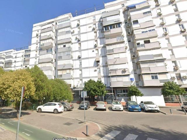 Piso en venta en Sevilla, San Pablo. SE VENDE inmueble ALQUILADO en Sevilla. Pisos.
