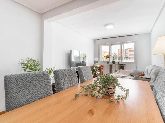 Piso en venta en Siero, Lugones. Piso en venta en Calle Covadonga, 4. Pisos.