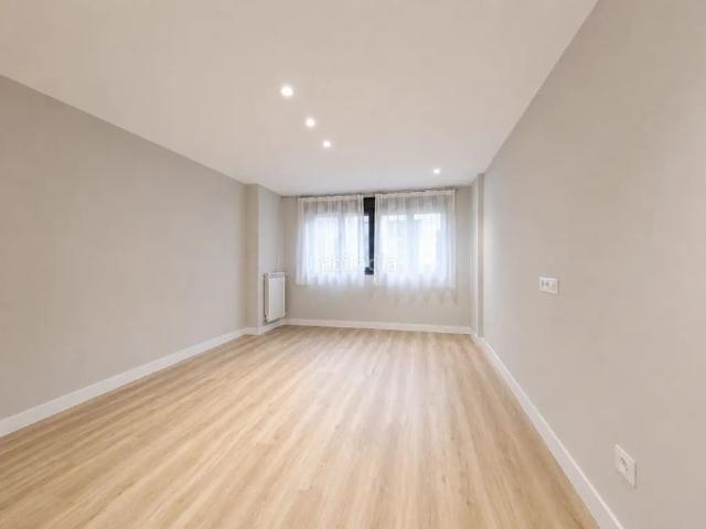 Piso en venta en Siero, La Pola Siero. Exclusiva Amplitud y el encanto de los pisos de antes, completamente renovado. Pisos.