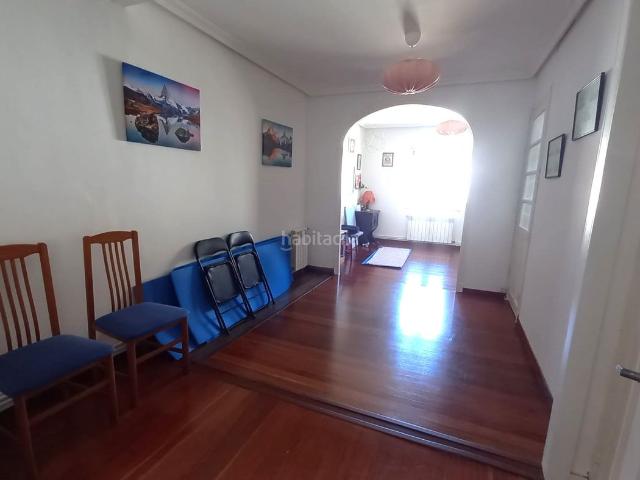 Piso en venta en Siero, La Pola Siero. VENTA piso en el centro de Pola de Siero, frente a la plaza cubierta. Pisos.