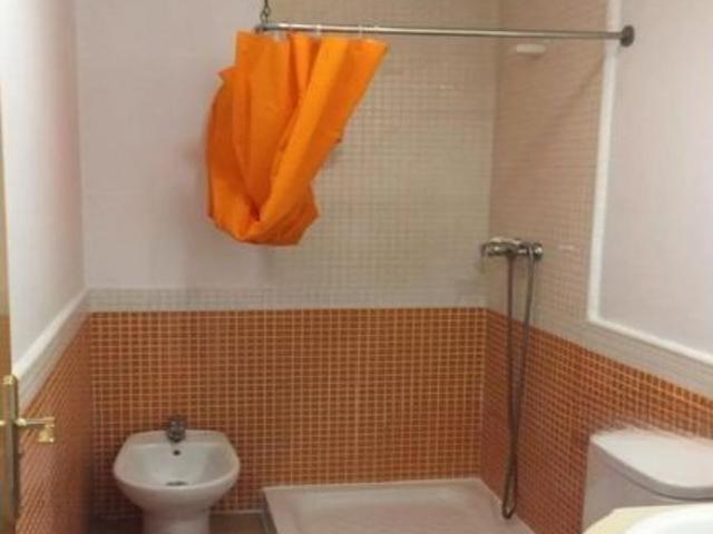 Piso en venta en Sierra Nevada, Granada,con terraza, garaje, trastero y piscina