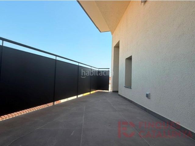 Piso en venta en Sils. Pis i aparcament dobra nova al centre de Sils. Pisos.