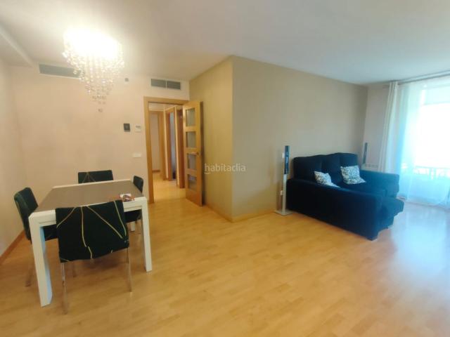 Piso en venta en Sils. PISO DE 3 HAB. Y DOS BAÑOS EN EL CENTRO DE SILS. Pisos.