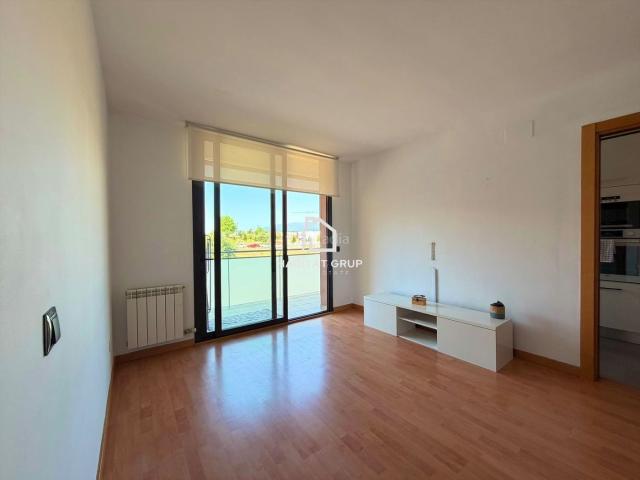Piso en venta en Sils. Tu nuevo hogar te espera! Piso luminoso, cómodo y listo para entrar a vivir. Pisos.