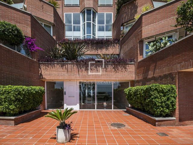 Piso en venta en Sitges, Les Botigues de Sitges Costa Dorada. Exclusivo piso con 3 dormitorios, 2 baños, una gran terraza, ascensor, 2 plazas de aparcamiento, piscina y zonas deportivas en ven. Pisos.