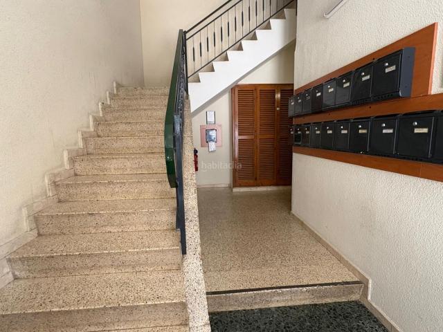 Piso en venta en Solsona. Piso 3 habitaciones muy luminoso y esquinero. 3r piso ascensor. Protección oficial. Pisos.