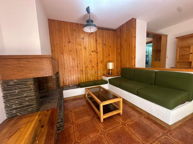 Piso en venta en Sort Pirineos. Piso céntrico amplio con posibilidades. Pisos.