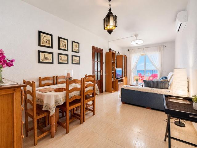 Piso en venta en Sorvilán. Sensacional piso en esquina con terraza y vistas infinitas al Mediterráneo, a menos de 30 metros del mar en Melicena. Pisos.
