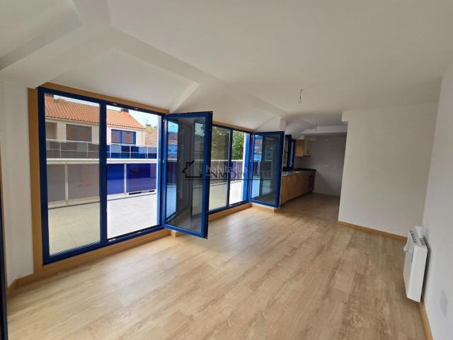 Piso en venta en Soutomaior. Se vende precioso piso a estrenar con terraza en una ubicación inmejorable en Arcade, al lado del paseo del muelle, plaza y parque. Pisos.